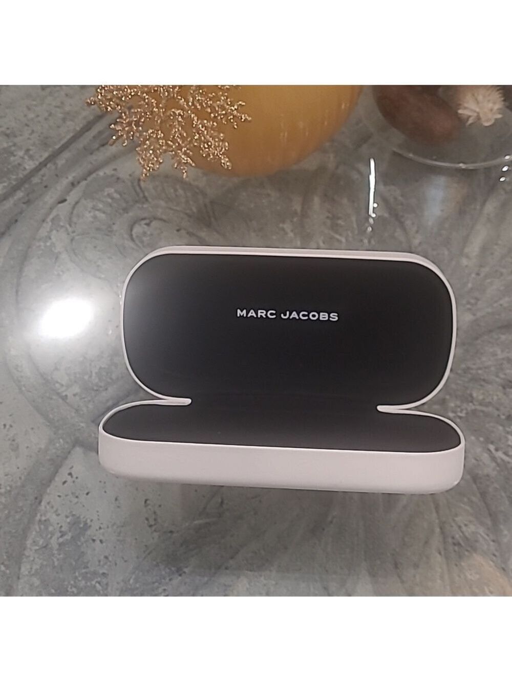 MARC JACOBS GLASSES CASE WHITE